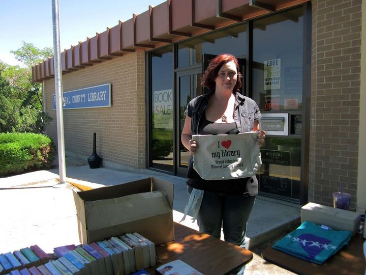 Thanks to Amy Pyatt for volunteering at the Book Sale. She received an "I love my Library" volunteer bag as a special thank you!